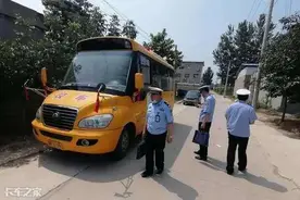 套牌货车变校车，非法改装屡禁不止，校车何时能安全？图片