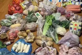 看完朋友圈晒的囤货，再看看自己家的，我也不知道能撑多久图片