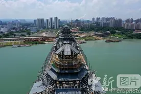 广西柳州首座公轨两用大桥加快施工图片