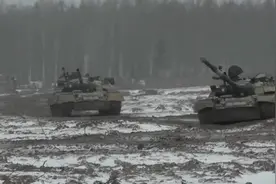 1990年苏联解体前，最精锐装甲部队压在中苏边境，意图不仅是威慑图片