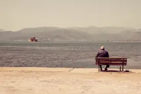 人到晚年，兄弟姐妹家走一圈才明白，谁老谁可怜图片