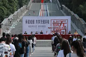 四川文化艺术学院举行以“承诺戒烟，共享无烟环境”为主题的禁烟活动图片