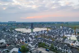 安徽滁州定远县古城夜市，好吃好玩进门就是龙虾街，游客：新建的图片