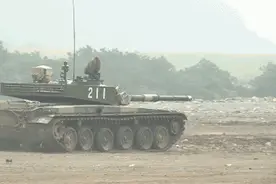 坦克兵开炮曾把自己熏中毒？从二战到现在是如何解决打炮问题的？图片