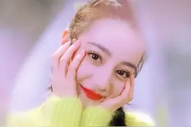 迪丽热巴综艺预告曝出，亲自掰手腕却成怪力少女，新造型有点酷图片