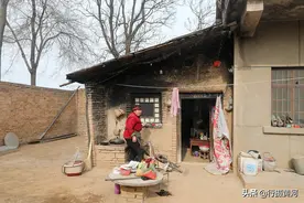 河南大妈8岁时被父母订了娃娃亲，从小有保镖保护，如今生活啥样图片