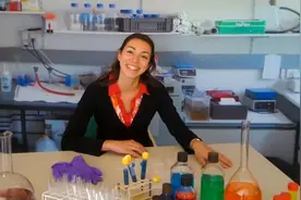 她在实验室意外扎破手指，感染致命朊病毒，年仅33岁的她因此去世图片