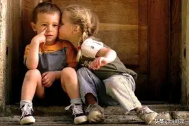 上联：两小无猜玩日月，邀对下联图片