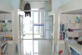 重庆高校宿舍条件大曝光，你认为哪所大学环境更好？图片