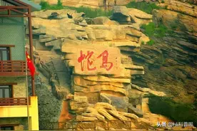 大连蛇岛上的蛇越来越凶猛，每年新增一千条，该不该消灭它们？图片