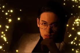 李玲玉混血儿子近照太酷，23岁却被指成熟老气，身高一米九腿太长图片