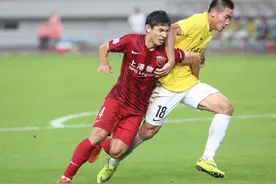 国足现役3号是王燊超，左后卫无人征服主帅，3号球衣频繁易主图片