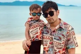 周杰伦儿子正脸照曝光，戴墨镜吐舌头耍帅，神似周杰伦图片
