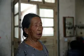 76岁老人收养3弃婴：亲儿子脑瘫我都没放弃，丢娃的父母太狠心图片