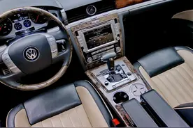 大众辉腾四座内饰实拍，居然有人说不如现在的十万级内饰？图片