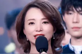 央视跨年吊打地方台！收视勇夺第一，47岁董卿回归舞台美到心颤图片