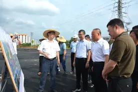 华旭初率队到翁源调研图片