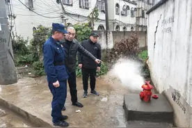 破旧迎新--湖北红安老旧小区新增30具消火栓图片