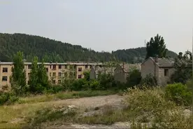 山东蒙阴军工厂遗址，建筑完好却空无一人，独自游览感触颇多图片