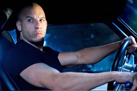 占女演员便宜，消费去世的荧幕搭档，这光头眼里永远只有利益两字图片