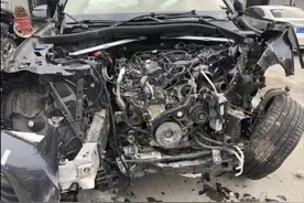 才开两年的宝马X5几乎撞报废，精修之后卖65万，验车师差点看走眼图片