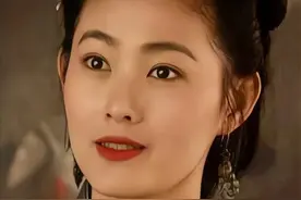 7版“潘金莲”抛媚眼，有人风情万种，有人呆若木鸡，差距真大图片