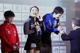 莎宝不开心！与伊藤美诚站在一起的孙颖莎，这是她心中最苦的一次图片