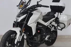 春风新款300NK警用版车型曝光...图片