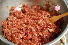 跟着饺子馆老板学会调羊肉馅儿，加点水不腥不膻，包饺子太香了图片