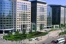 张子强答应不再碰李嘉诚，却再次策划绑架，李嘉诚只好亲自去北京图片