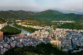 镇（街）村干部谈学习贯彻云浮市委全会精神⑮丨李灿华：全面释放镇域经济发展活力图片