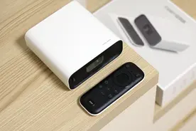 没电源也能用的智能投影，天猫精灵小白盒图赏，体积小巧方便携带图片