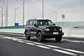 舒适性超强、油耗偏高、刹车不给力，全面测试WEY坦克300图片