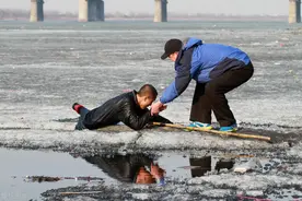 男孩凌晨救3女子牺牲！被救女子竟然说死了活该？真相到底是什么图片