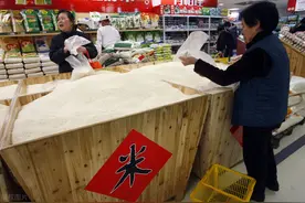 夏天大米容易生虫，教你一招保存起来，不生虫不发霉，吃着很新鲜图片