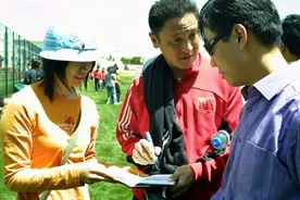 前国足队长退役多年后，如今终于有了新职务，获赞众望所归图片