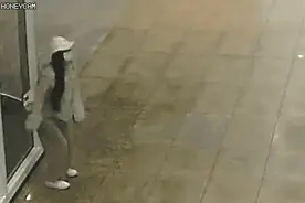 第一次喝白酒就干了两瓶“小二”，失恋女生醉倒北京南站图片