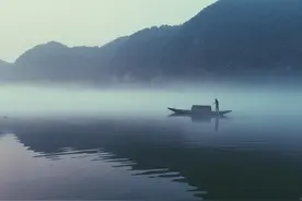 小说：震惊，男主穿越成败类教习，女主竟然是重生女帝？图片