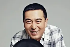 张嘉译：国民二叔的辛酸成名史和他背后的女人们！图片