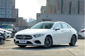 奔驰A级：外观有面，豪华品牌轿车不到20万，年轻人能不喜欢？图片