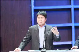 王福重：狂言农民无用、侮辱解放军、讽刺女排，他到底在图什么？图片