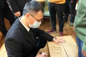 卖房反悔五年拒交房 北京一老赖被强制执行图片