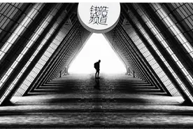 小黑盒里跳出了艺术家图片