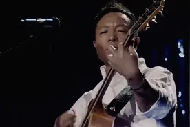 夏洛特烦恼中的插曲，音乐响起，荣归故里