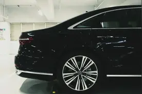 气度不凡——2019款奥迪A8L 豪华型评测图片