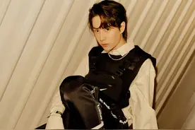 酷盖·王一博甜甜暴击！花式比心不信撩不动你~图片