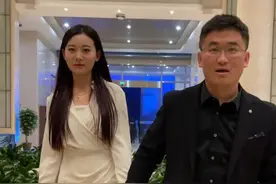 网红与小15岁徒弟官宣恋情，女方怀孕3月，花2千多买衣服还被吼图片