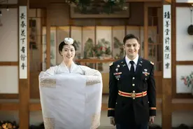 美韩首对现役军官夫妻，看两国军装有何不同？韩国并非完全是附庸图片