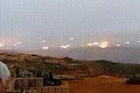 搞笑图片 大妈：你们以为我来扫卫生的，那就大错特错了图片