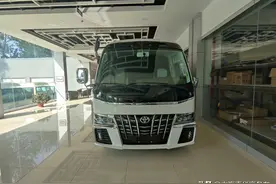 丰田考斯特7座商务接待车深度车评图片